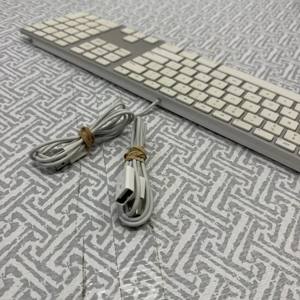 Apple A1243 Wired Aluminum Keyboard with Numeric Keypad & USB Extension Cable